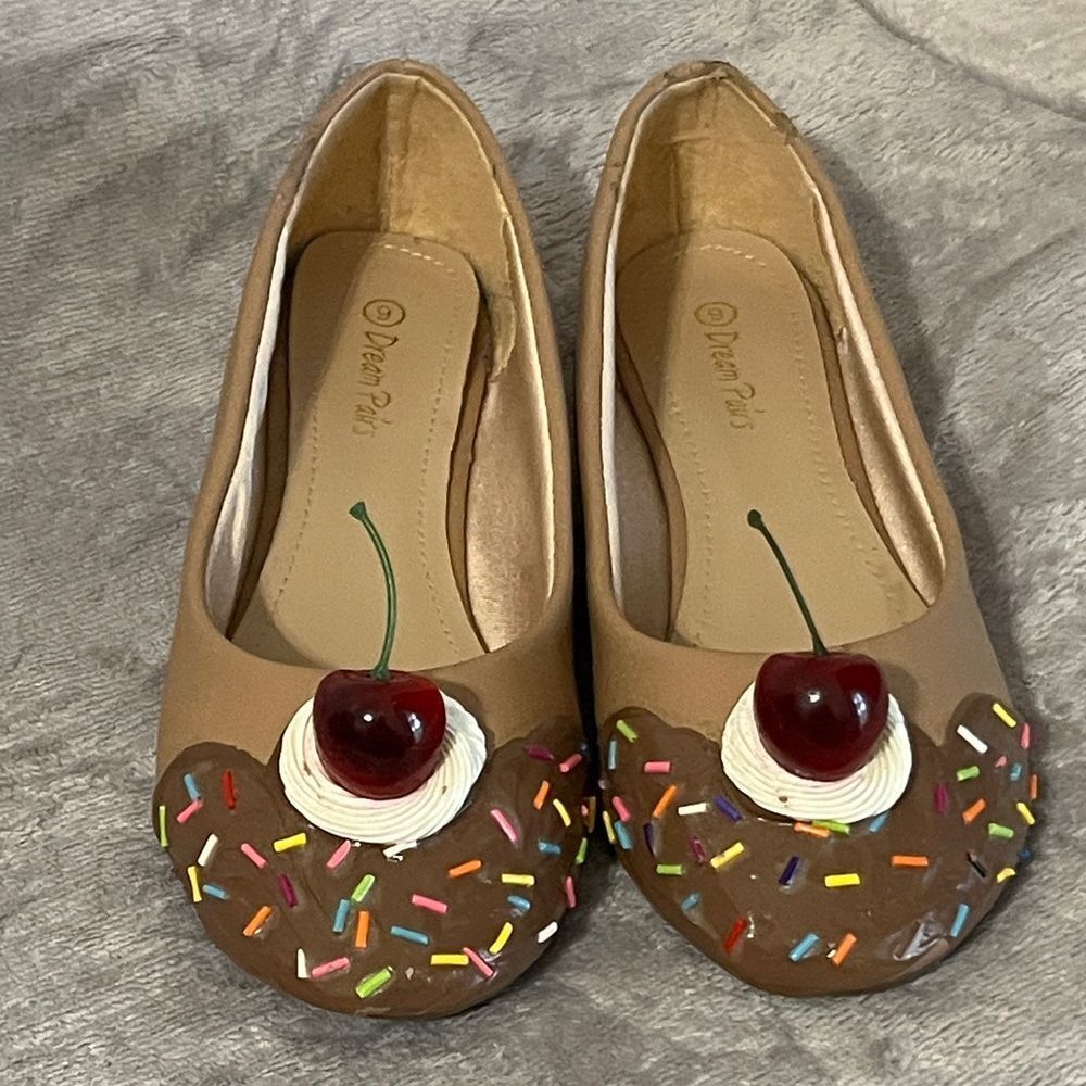 NWOB Dream Pairs Handcrafted Cherry Ice Cream Sundae Flats size 9 - Picture 1 of 9